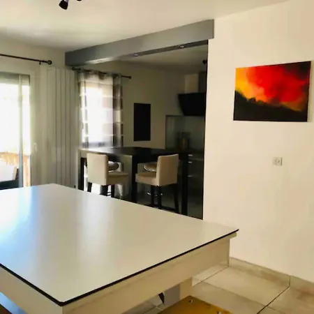 Le Rousset דירה