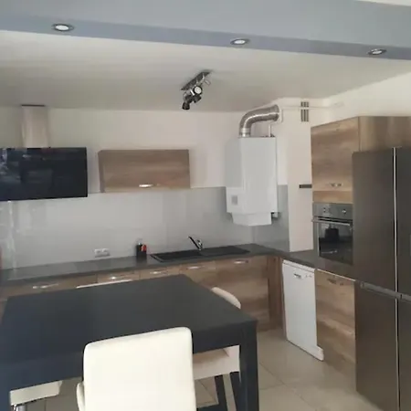 Le Rousset דירה